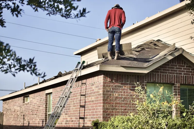 Professional roofer working on a residential roof in El Centro Beach